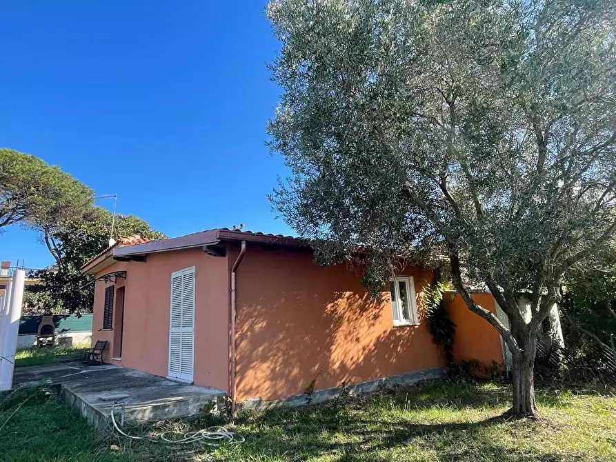 Immagine 1 di Villa in vendita  in Via Chisone a Aprilia