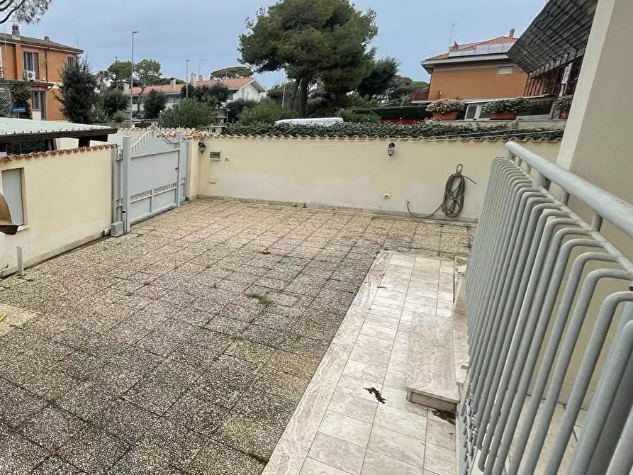 Immagine 3 di Casa semindipendente in vendita  in Via Portorose a Fiumicino