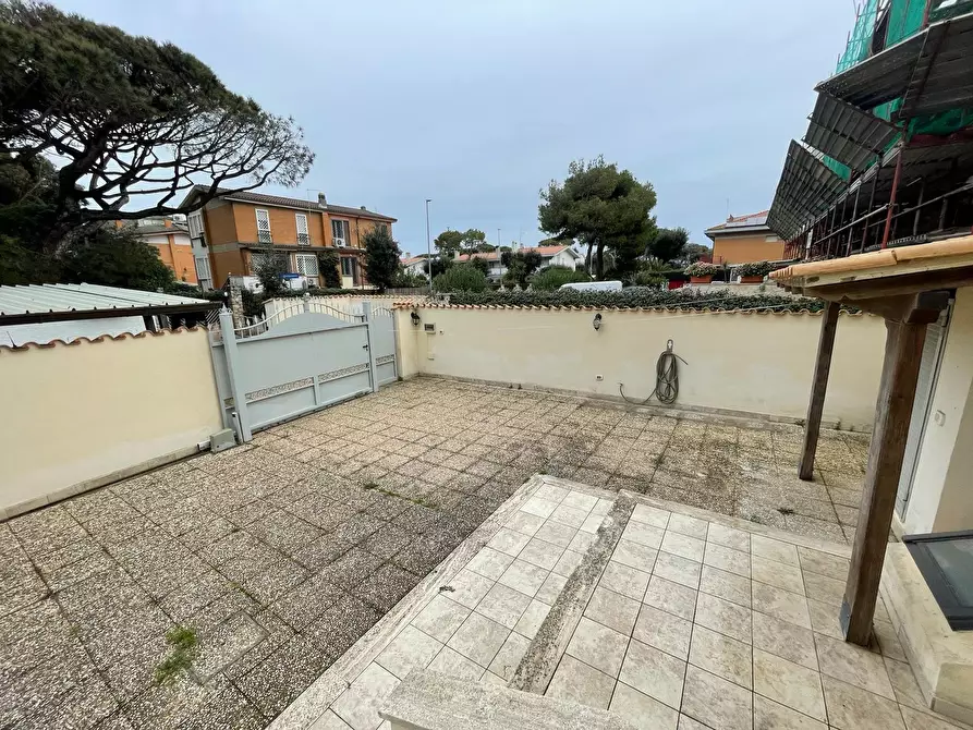 Immagine 4 di Casa semindipendente in vendita  in Via Portorose a Fiumicino