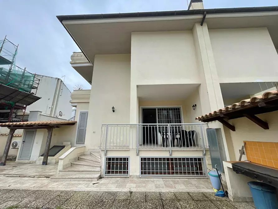 Immagine 2 di Casa semindipendente in vendita  in Via Portorose a Fiumicino