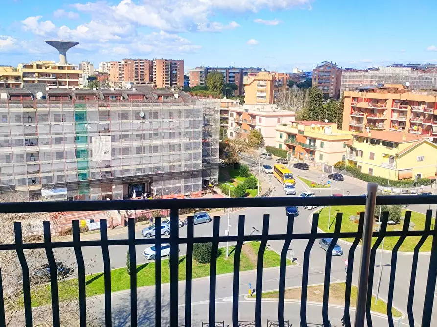 Immagine 2 di Attico in vendita  in Via Fratelli Bandiera a Pomezia