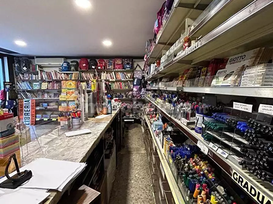 Immagine 10 di Negozio in vendita  in Via Corrado del Greco 28 a Roma