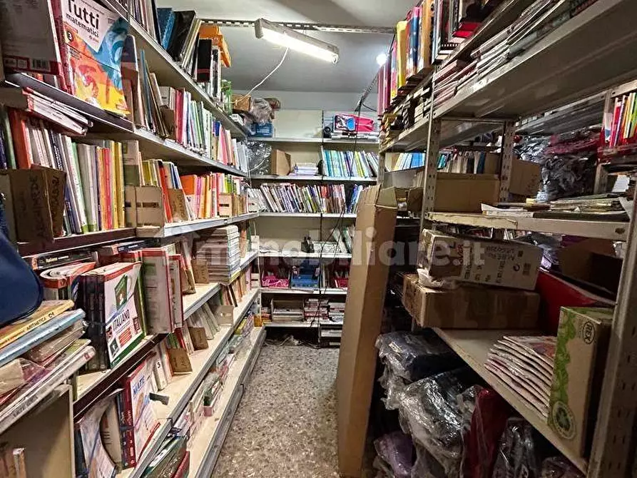 Immagine 11 di Negozio in vendita  in Via Corrado del Greco 28 a Roma