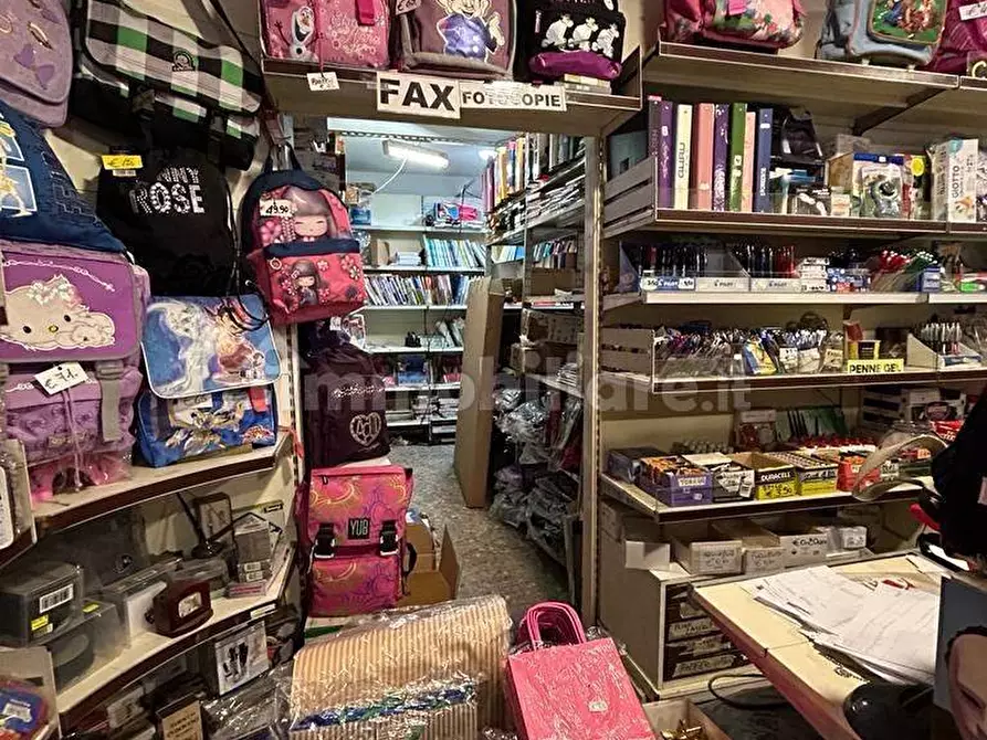 Immagine 9 di Negozio in vendita  in Via Corrado del Greco 28 a Roma