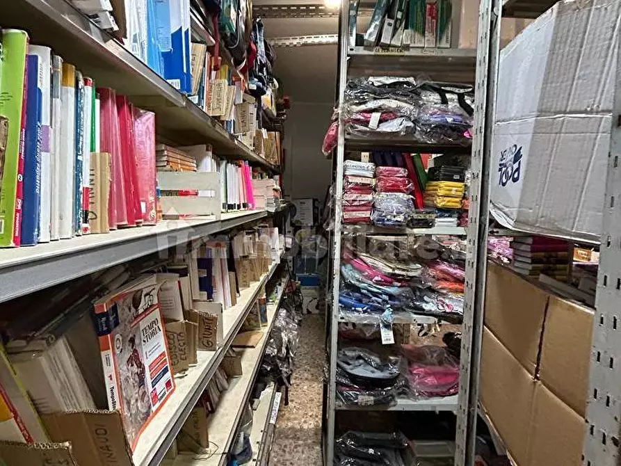 Immagine 5 di Negozio in vendita  in Via Corrado del Greco 28 a Roma
