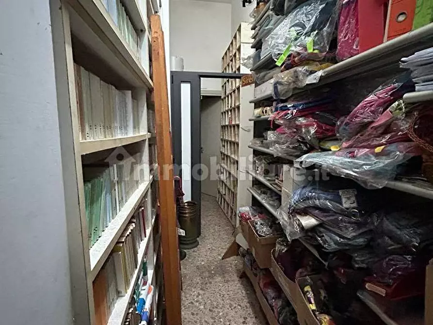 Immagine 8 di Negozio in vendita  in Via Corrado del Greco 28 a Roma