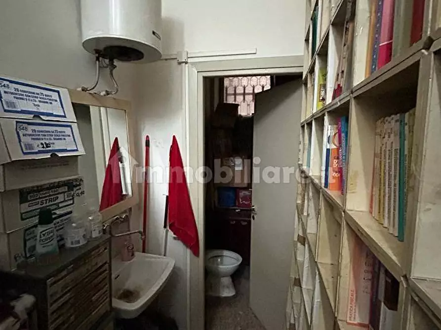 Immagine 13 di Negozio in vendita  in Via Corrado del Greco 28 a Roma