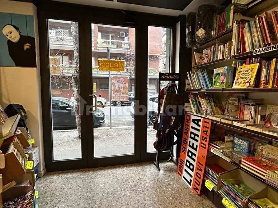Immagine 1 di Negozio in vendita  in Via Corrado del Greco 28 a Roma