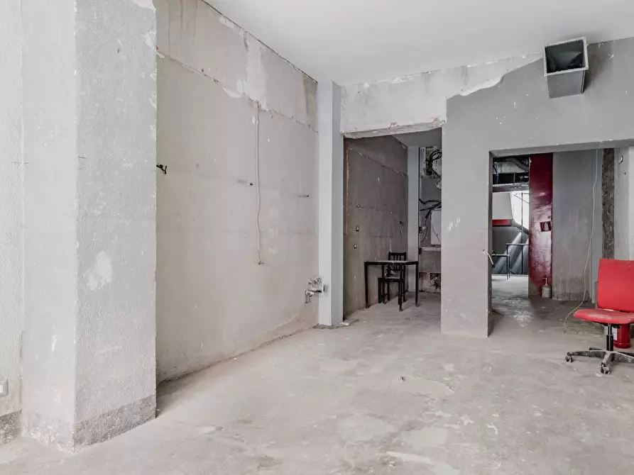 Immagine 6 di Negozio in vendita  in Via Perugia 19 a Roma