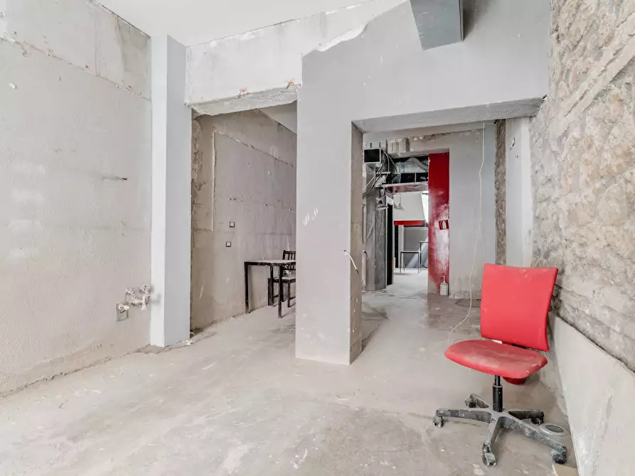Immagine 8 di Negozio in vendita  in Via Perugia 19 a Roma