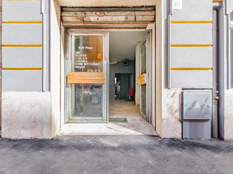 Immagine 9 di Negozio in vendita  in Via Perugia 19 a Roma