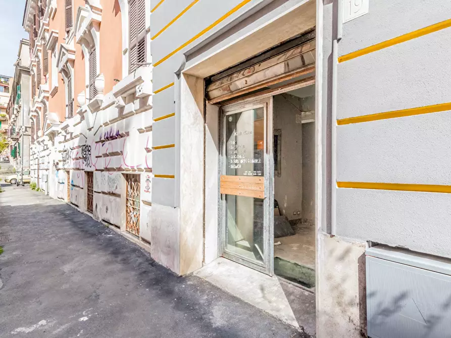 Immagine 10 di Negozio in vendita  in Via Perugia 19 a Roma