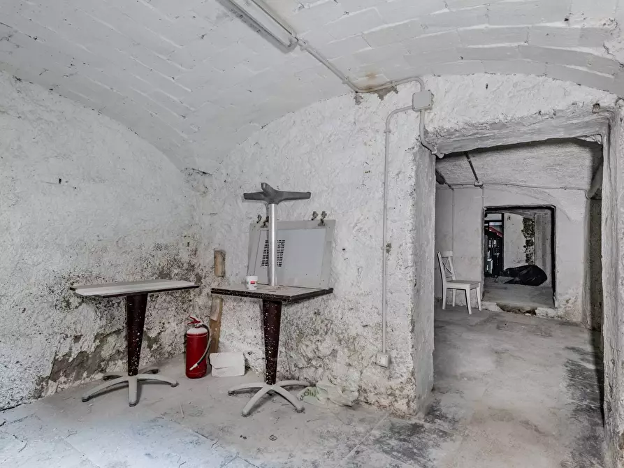 Immagine 13 di Negozio in vendita  in Via Perugia 19 a Roma