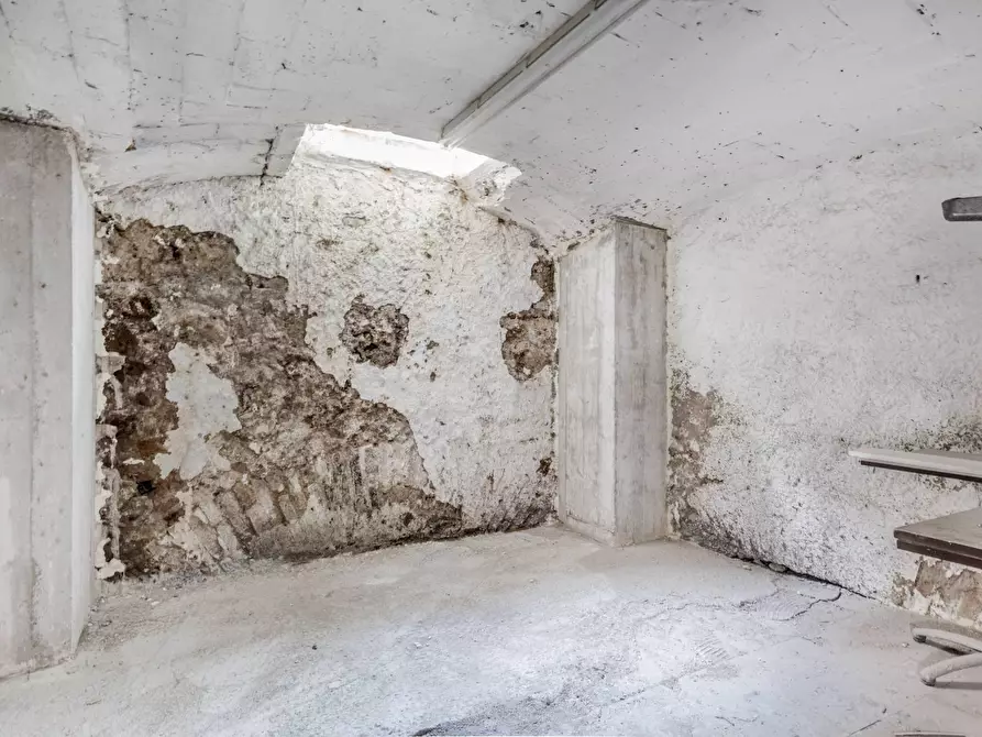 Immagine 14 di Negozio in vendita  in Via Perugia 19 a Roma