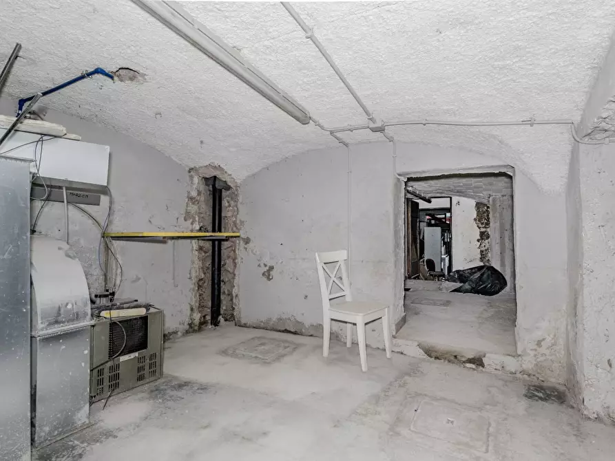 Immagine 15 di Negozio in vendita  in Via Perugia 19 a Roma