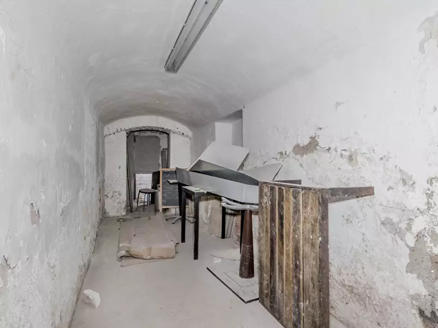 Immagine 17 di Negozio in vendita  in Via Perugia 19 a Roma