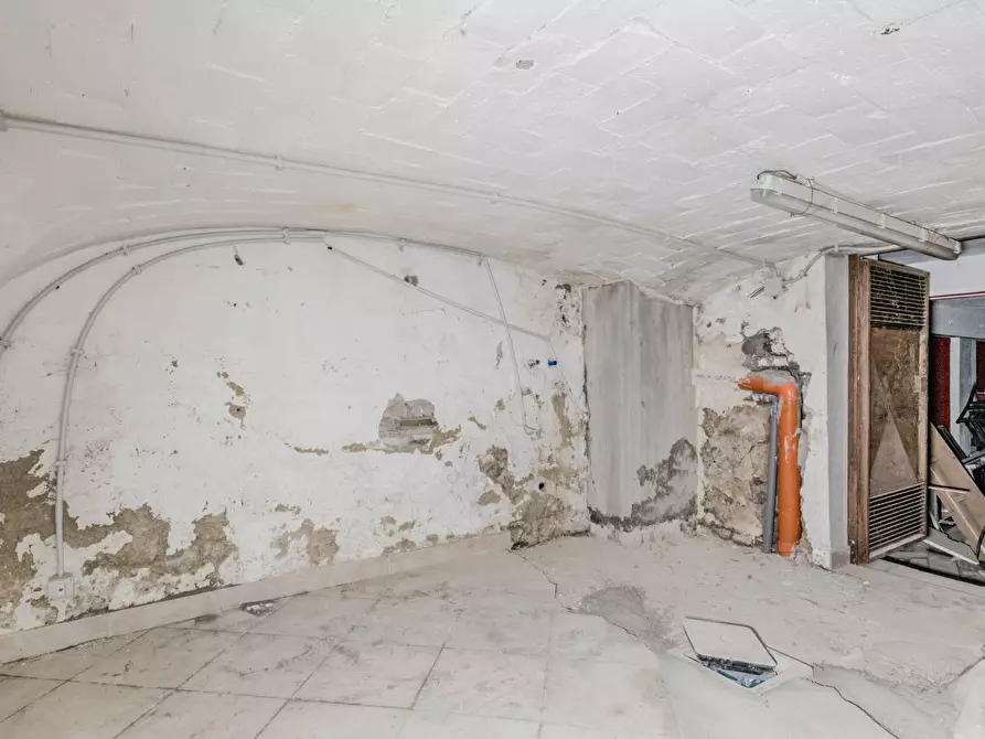 Immagine 18 di Negozio in vendita  in Via Perugia 19 a Roma