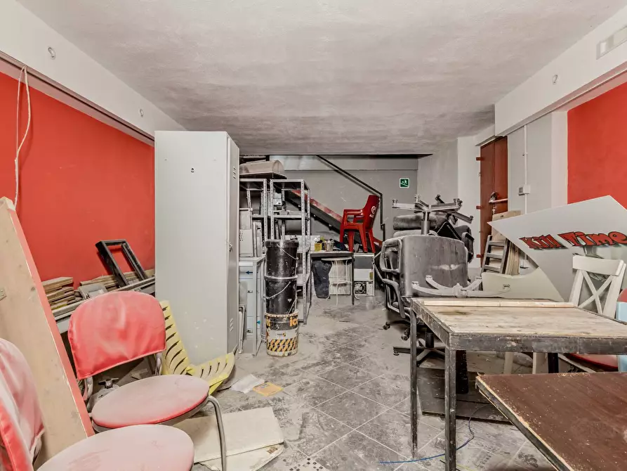 Immagine 20 di Negozio in vendita  in Via Perugia 19 a Roma