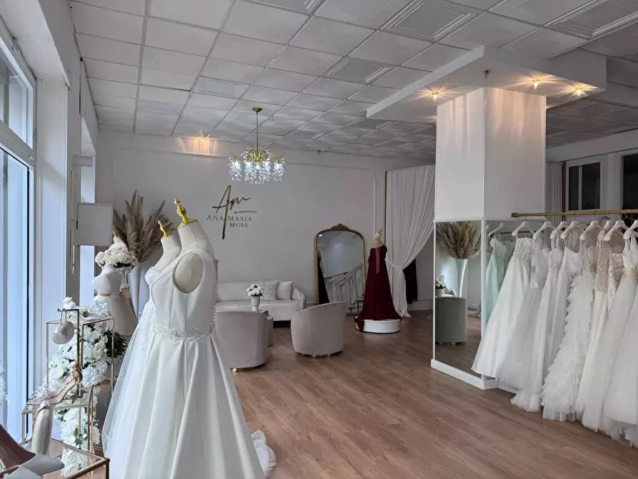 Immagine 7 di Locale commerciale in vendita  in Via delle Baleari 177,179,181 a Roma