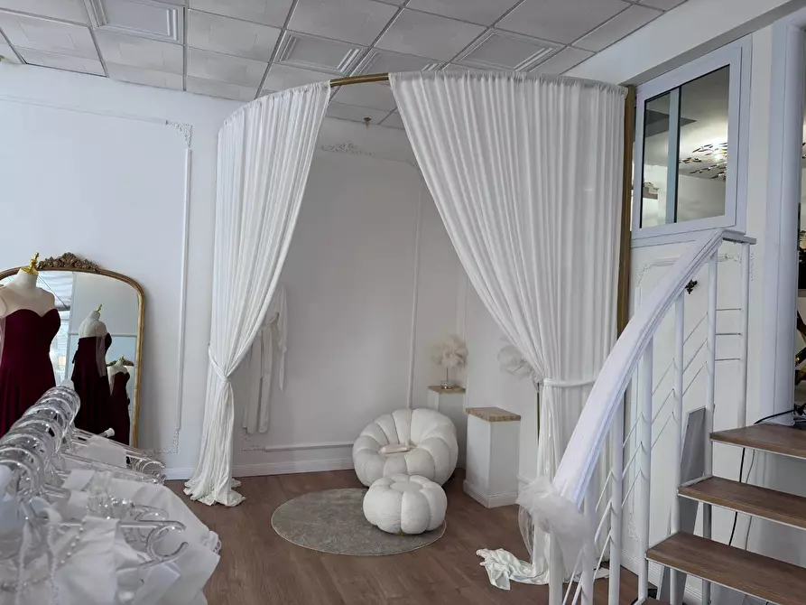 Immagine 14 di Locale commerciale in vendita  in Via delle Baleari 177,179,181 a Roma