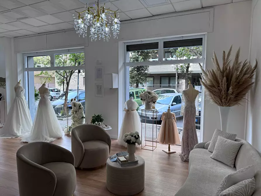 Immagine 5 di Locale commerciale in vendita  in Via delle Baleari 177,179,181 a Roma