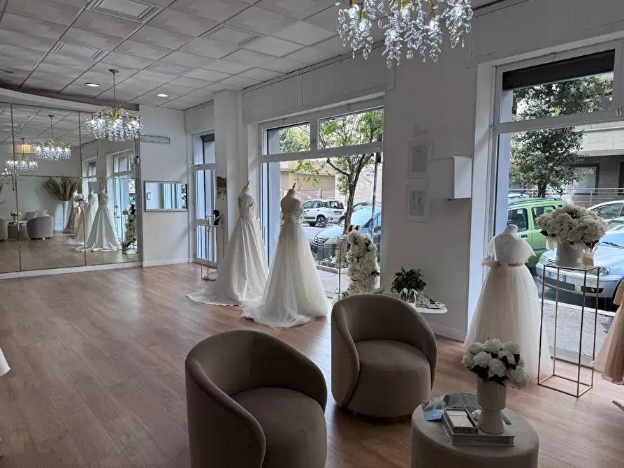 Immagine 2 di Locale commerciale in vendita  in Via delle Baleari 177,179,181 a Roma