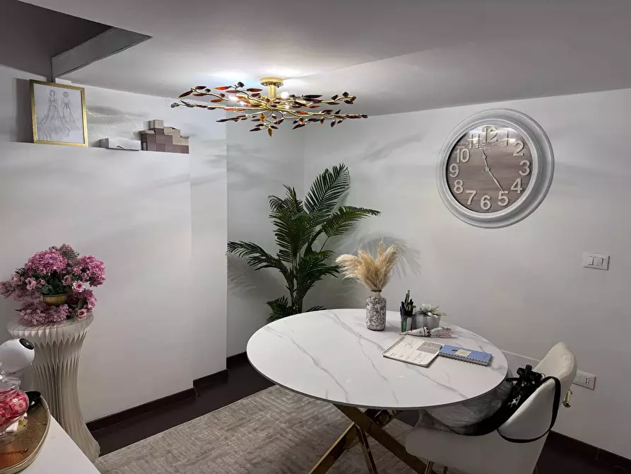 Immagine 16 di Locale commerciale in vendita  in Via delle Baleari 177,179,181 a Roma