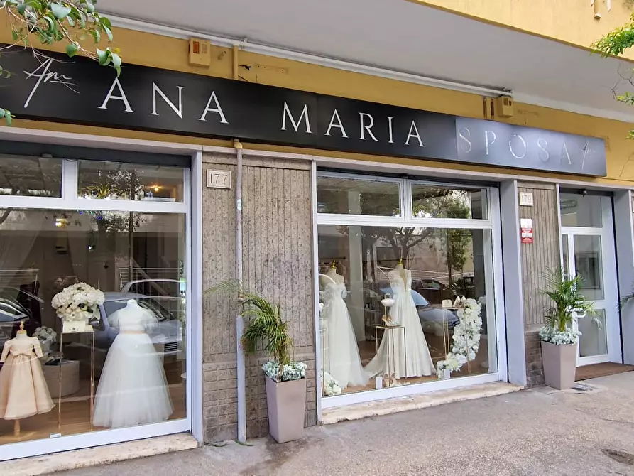 Immagine 1 di Locale commerciale in vendita  in Via delle Baleari 177,179,181 a Roma