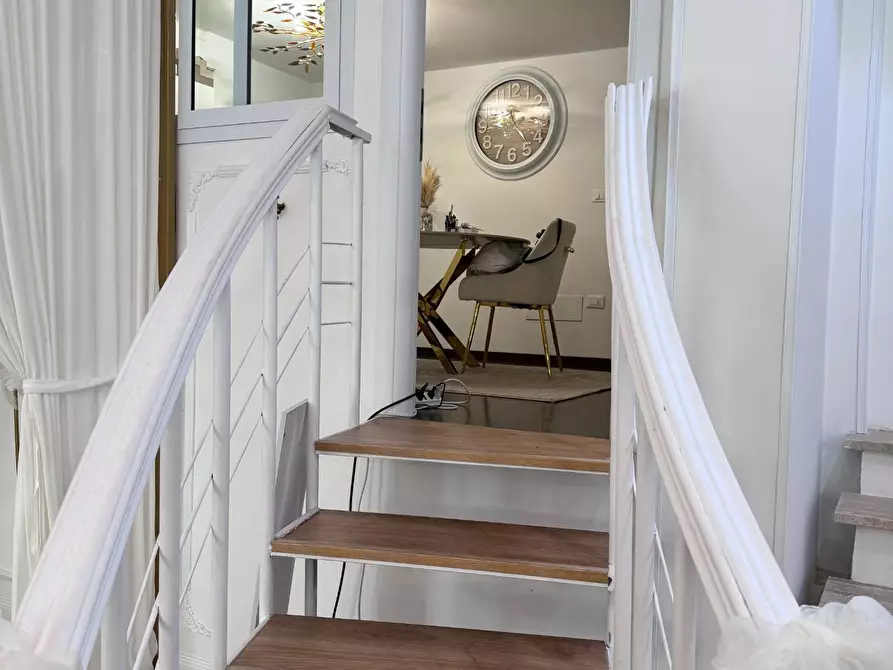 Immagine 15 di Locale commerciale in vendita  in Via delle Baleari 177,179,181 a Roma