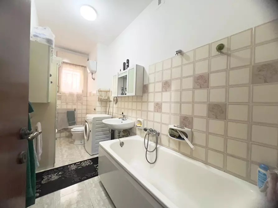 Immagine 19 di Appartamento in vendita  in Via Dante Alighieri a Pomezia