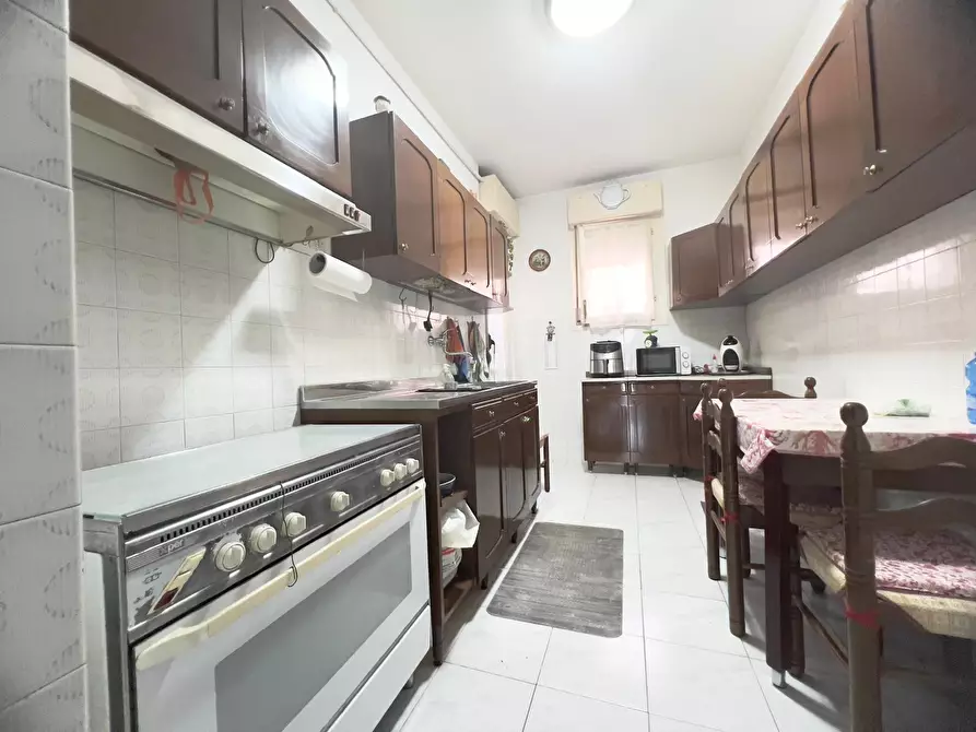 Immagine 11 di Appartamento in vendita  in Via Dante Alighieri a Pomezia