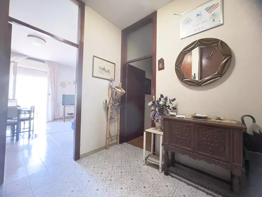 Immagine 15 di Appartamento in vendita  in Via Dante Alighieri a Pomezia