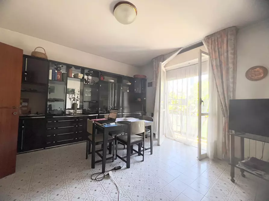 Immagine 2 di Appartamento in vendita  in Via Dante Alighieri a Pomezia
