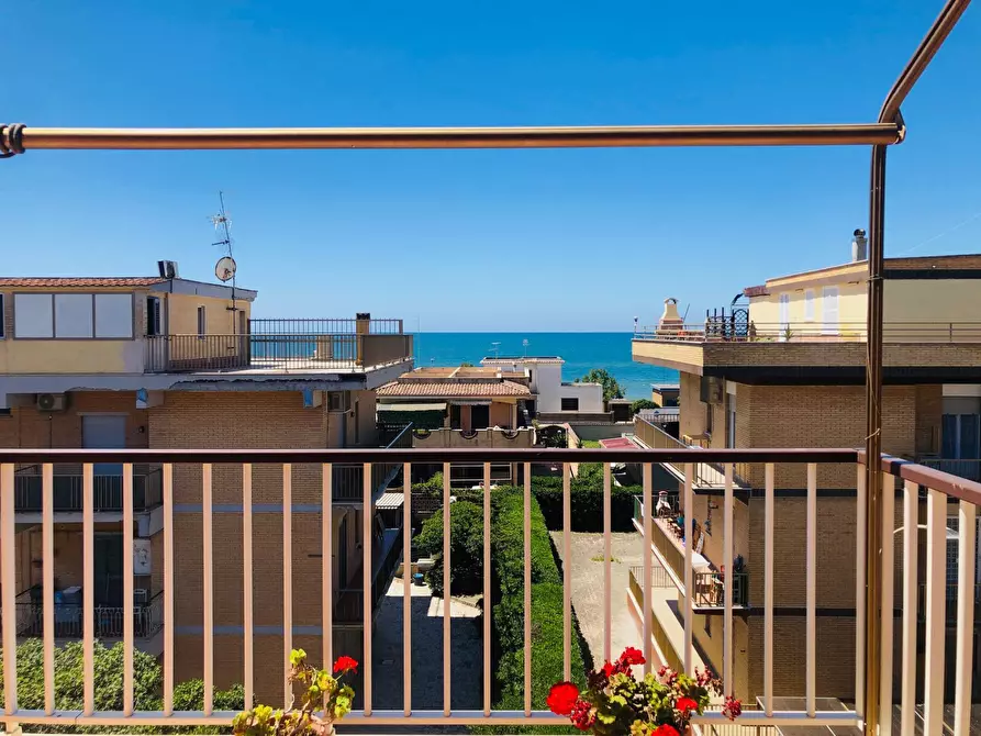 Immagine 38 di Attico in vendita  in via svezia a Pomezia