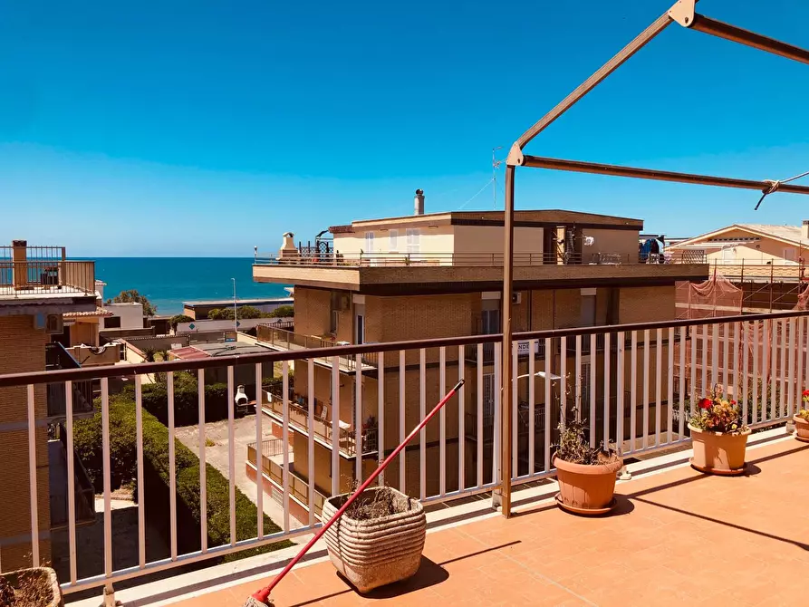 Immagine 39 di Attico in vendita  in via svezia a Pomezia