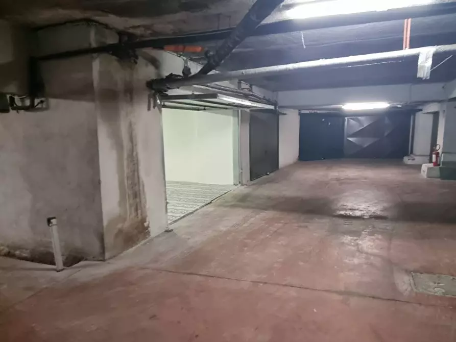 Immagine 11 di Box auto in vendita  in Via Costanzo Casana 242 a Roma