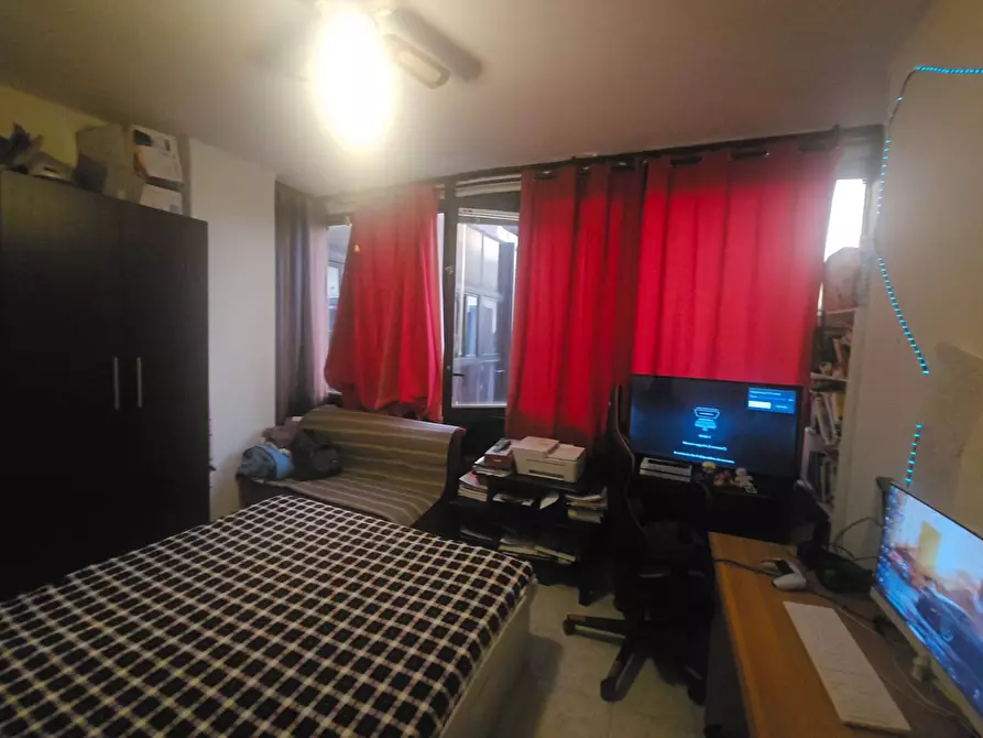 Immagine 3 di Appartamento in vendita  in via Elio Chianesi a Roma