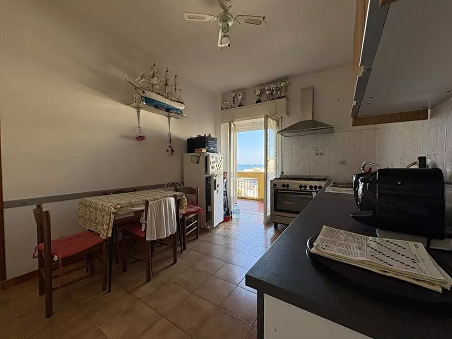 Immagine 12 di Appartamento in vendita  in Lungomare delle Meduse a Pomezia