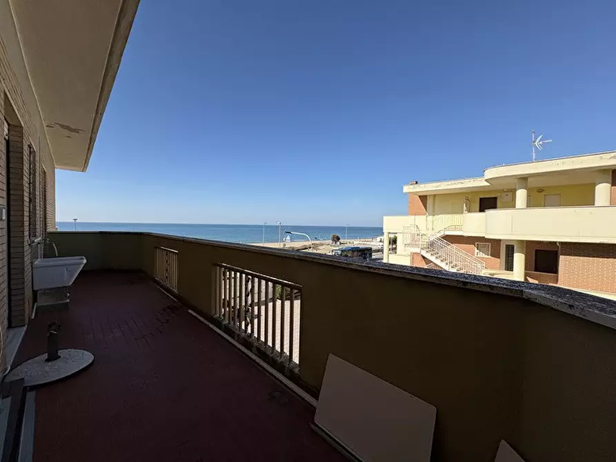 Immagine 29 di Appartamento in vendita  in Lungomare delle Meduse a Pomezia