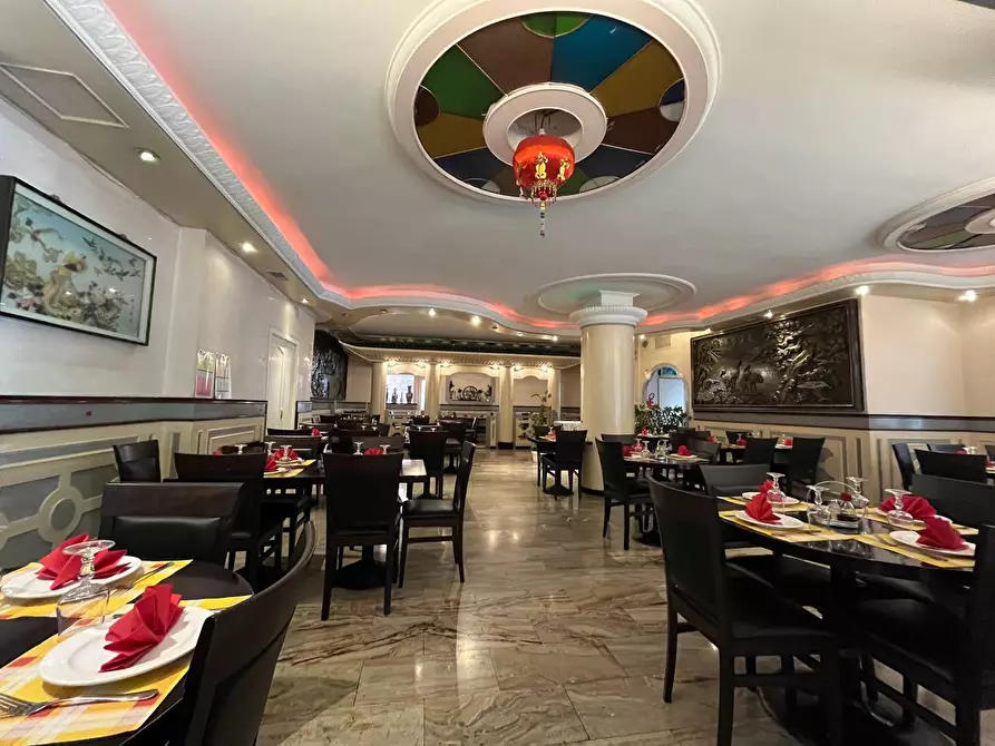 Immagine 12 di Attività commerciale in affitto  in via dei velieri 40 a Roma