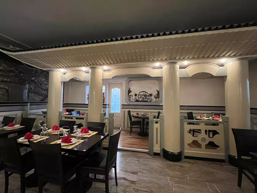 Immagine 14 di Attività commerciale in affitto  in via dei velieri 40 a Roma