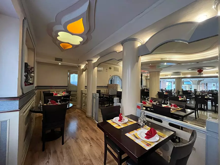 Immagine 15 di Attività commerciale in affitto  in via dei velieri 40 a Roma