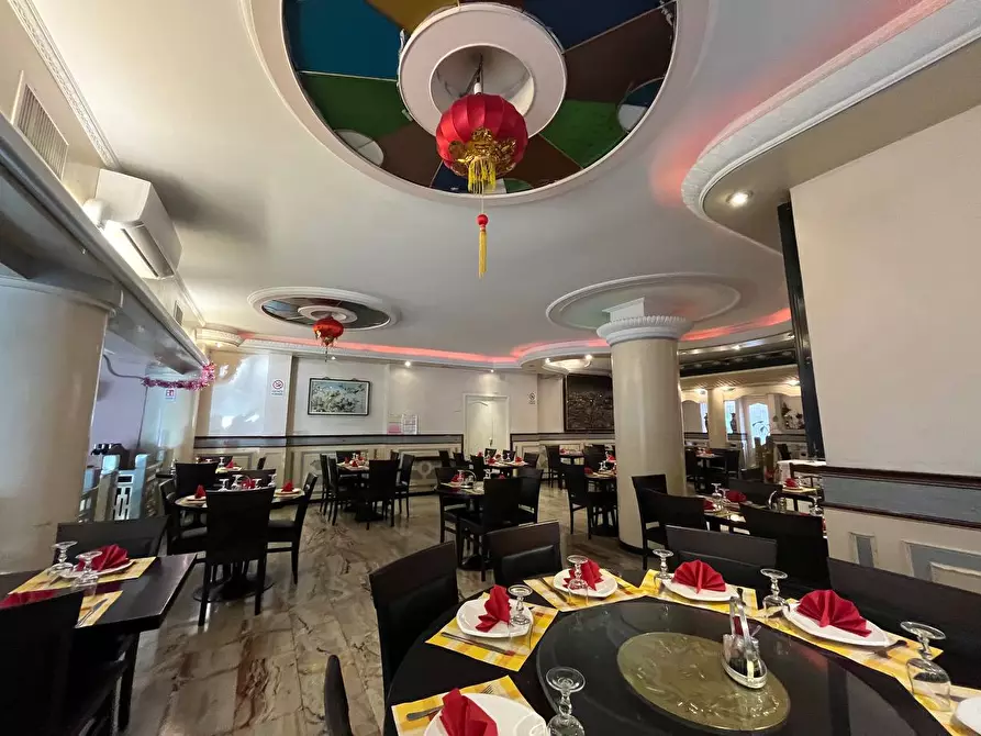 Immagine 11 di Attività commerciale in affitto  in via dei velieri 40 a Roma