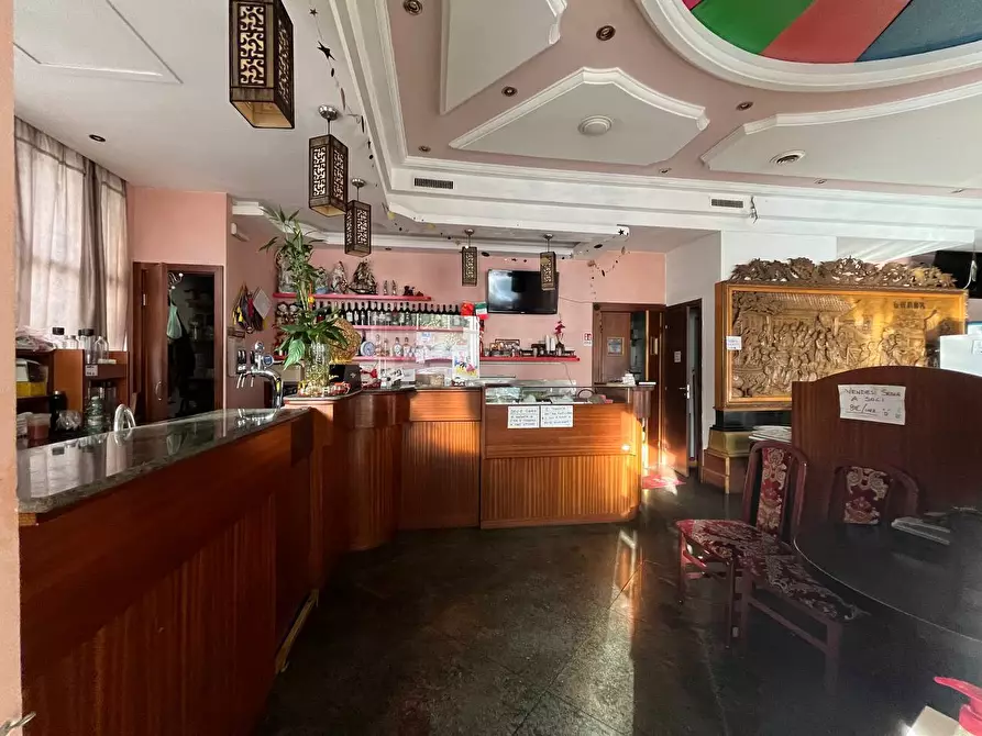 Immagine 3 di Attività commerciale in affitto  in via dei velieri 40 a Roma