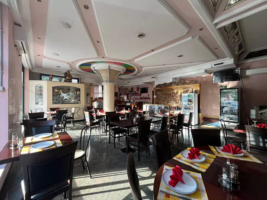 Immagine 6 di Attività commerciale in affitto  in via dei velieri 40 a Roma