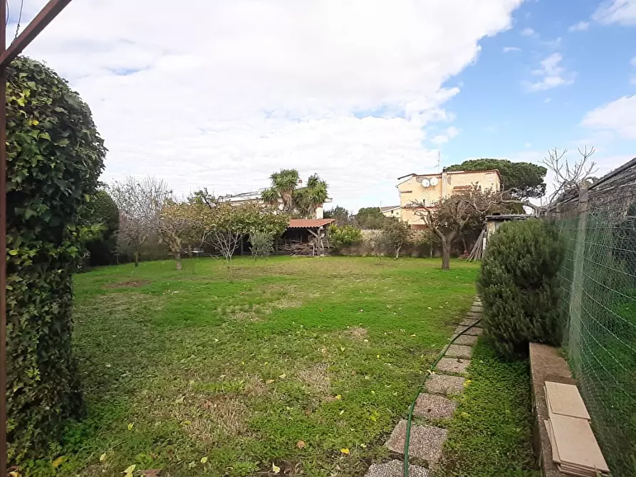 Immagine 12 di Villa in vendita  in Via Tanaro 91 a Roma