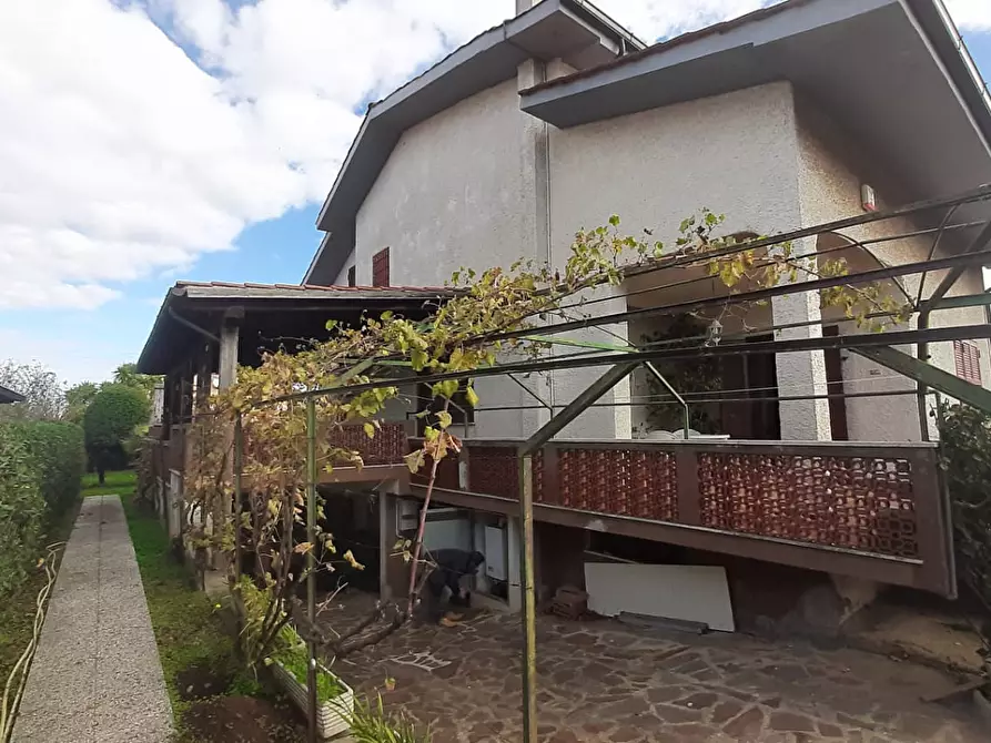 Immagine 7 di Villa in vendita  in Via Tanaro 91 a Roma