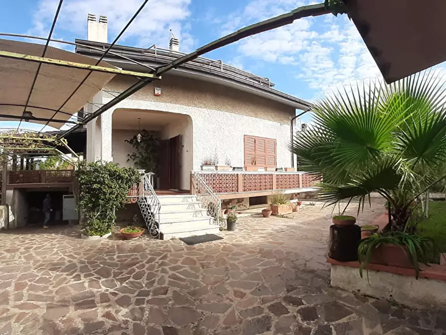 Immagine 6 di Villa in vendita  in Via Tanaro 91 a Roma