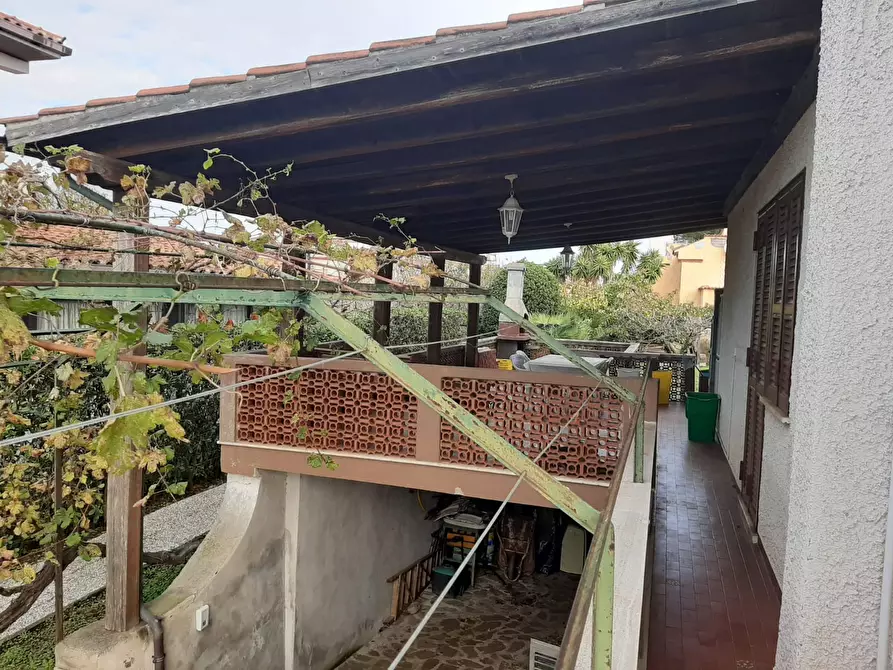 Immagine 9 di Villa in vendita  in Via Tanaro 91 a Roma