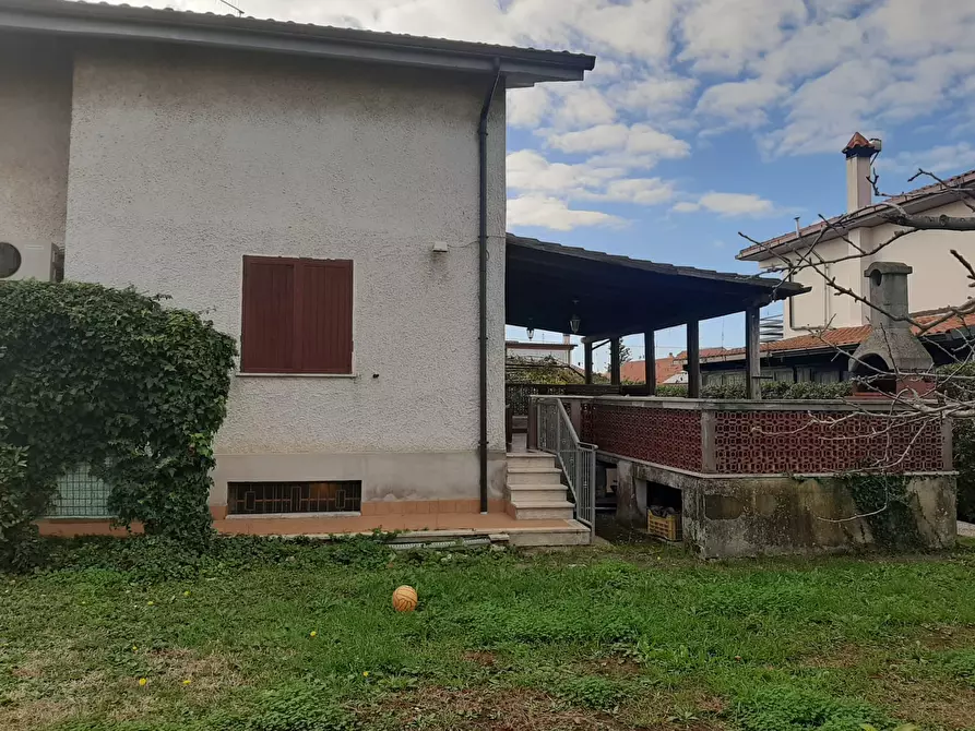 Immagine 11 di Villa in vendita  in Via Tanaro 91 a Roma